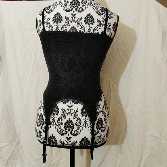 Lingerie top w/ garter straps and lace trim - Picture 2 of 6